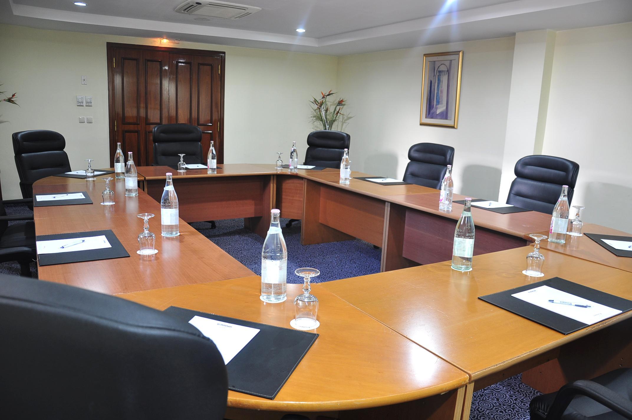 Готель El Mouradi Камарт Екстер'єр фото A boardroom at a hotel