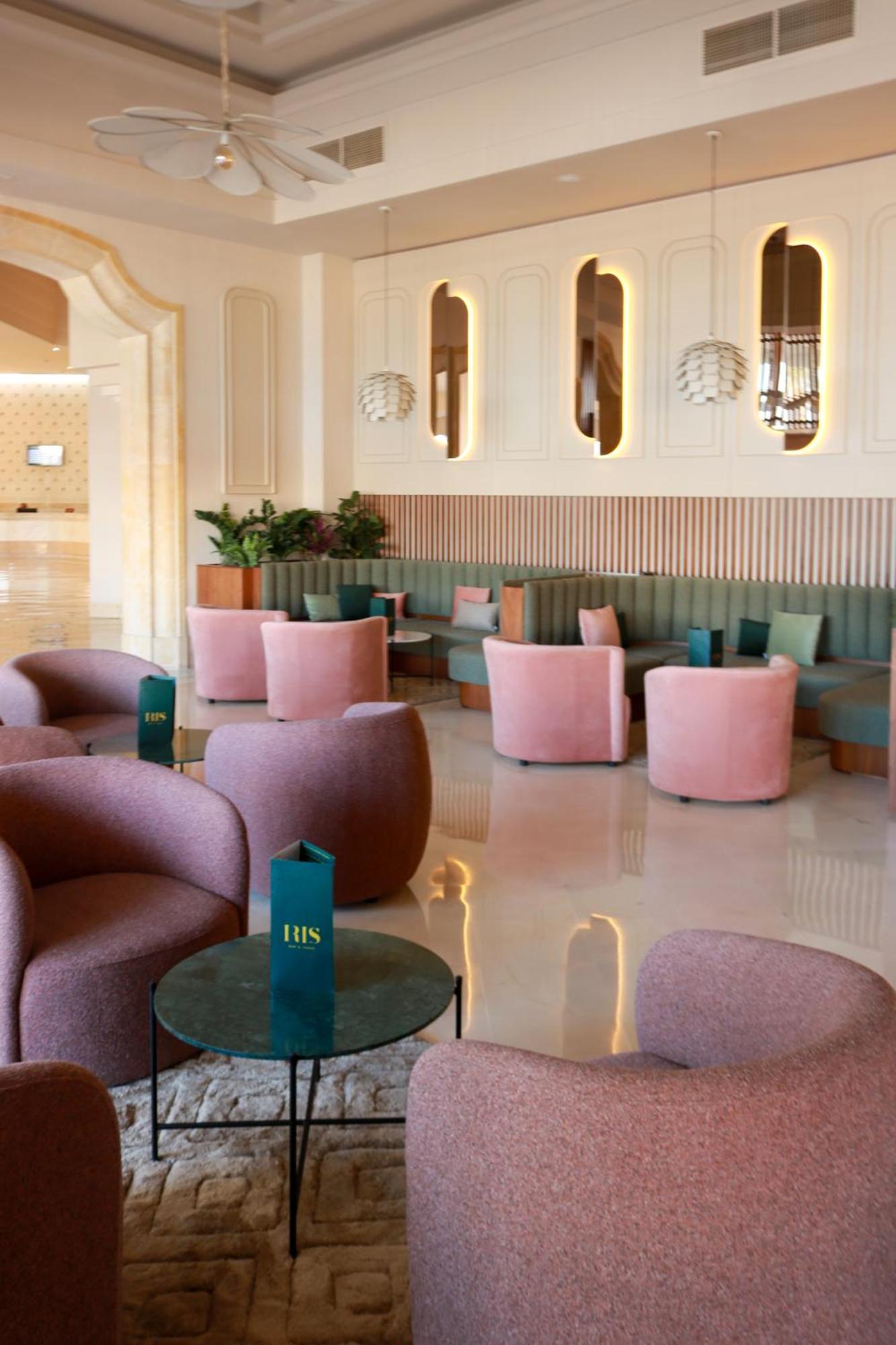 Готель El Mouradi Камарт Екстер'єр фото IRIS Lounge at Hamad International Airport
