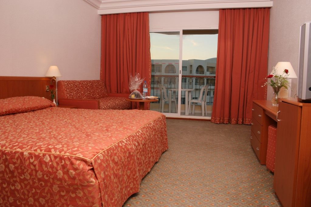 Готель El Mouradi Камарт Екстер'єр фото A typical hotel room